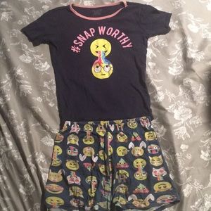 I’m selling pajamas they are a size 12 in kids